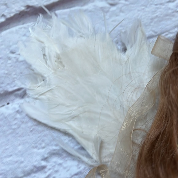 Vintage porcelain angel doll with feather wings - Picture 9 of 11